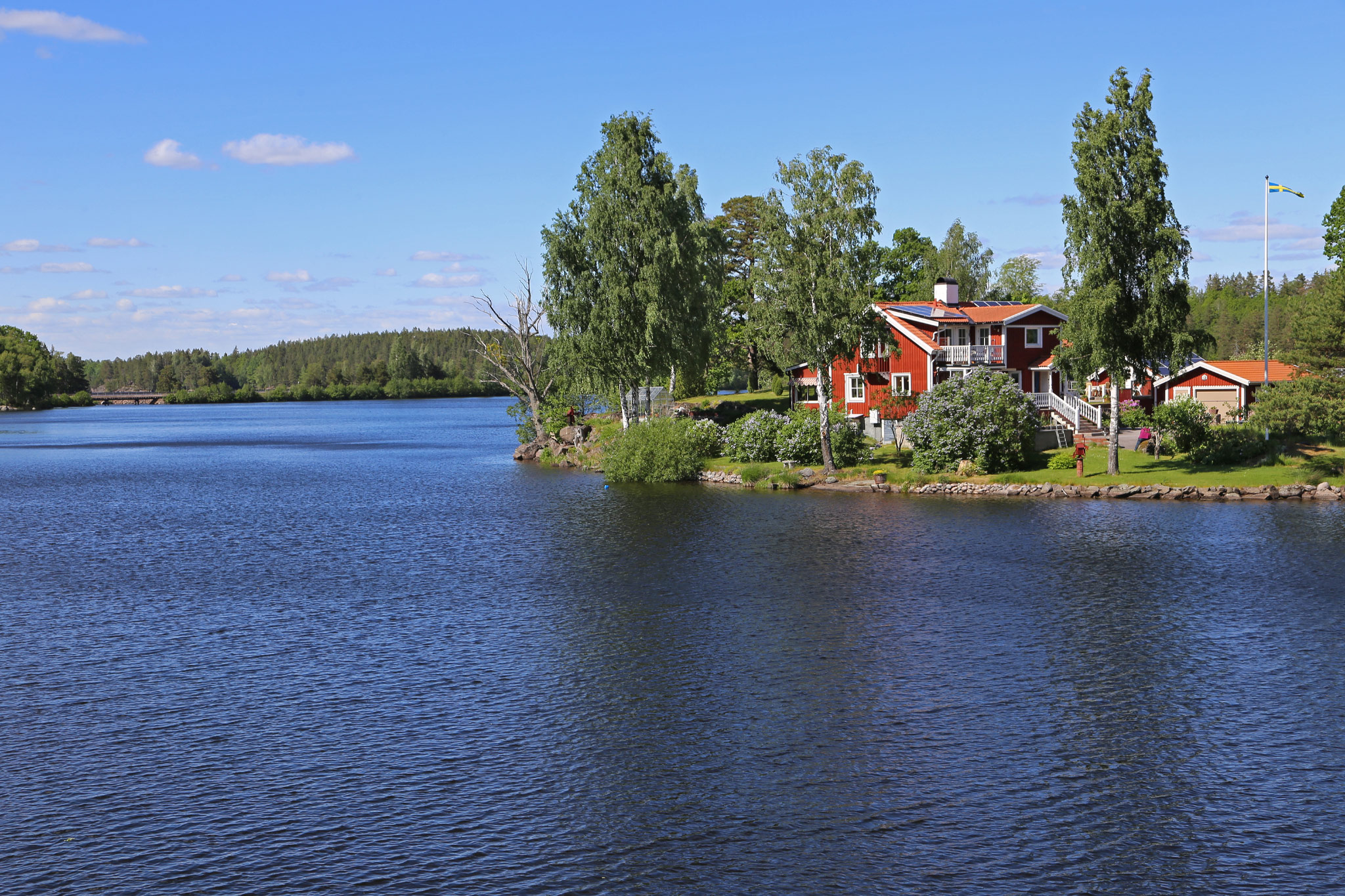 Ankarsrum (Sweden) - Building by the lake Långsjön